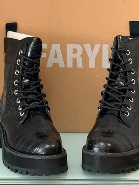Faryl by Farylrobin Cammy Black Croc Combat Boots Lug Sole Size 8